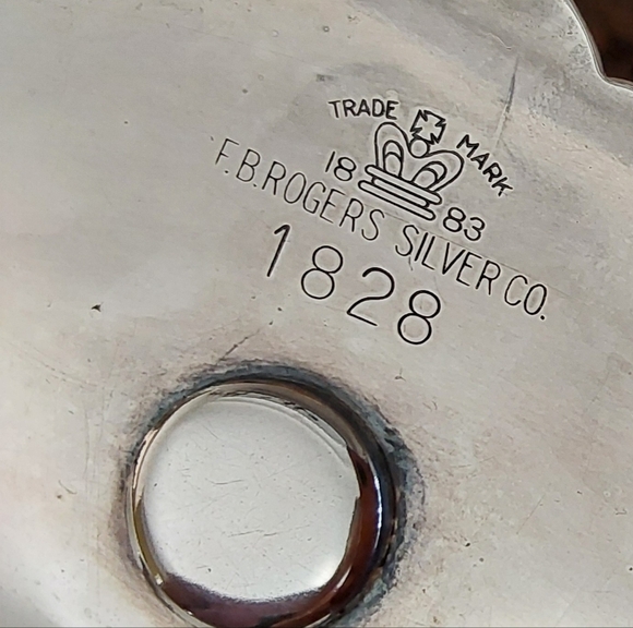 VINTAGE F.B.ROGERS SILVERPLATED CLAMSHELL FOOTED SHRIMP/APPETIZER SERVER - Picture 7 of 8